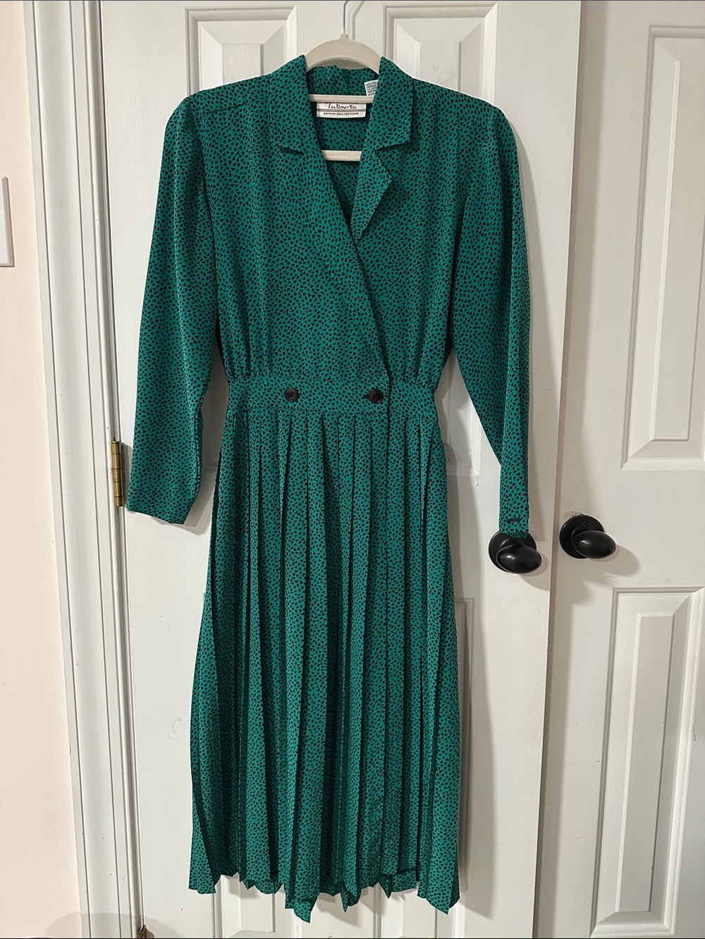 Vintage Talbots 80s 90s Triangle Print Green & Black Long Sleeve Pleated Dress 2